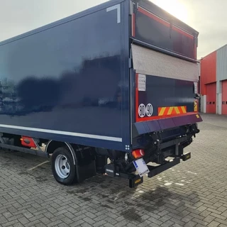 DAF LF210 / ENGINE RUNNING / ONLY:120371 KM / PLATFORM:1000 KG / LWDS / AIRCO / AUTOMATIC / EURO-6 / 2022