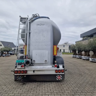 SPITZER 34000 Liter aluminium GMP veevoeder onderlosser met pomp