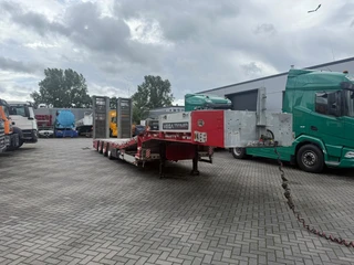 Trailer | Vega 3-Axle Low Loader | Hydraulically Height-Adjustable Loading Bed | Steered Rear Axle | Hydraulic Ramps | Wideners