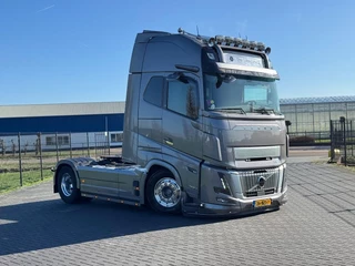 Volvo FH16 780 XL VOLLUCHT, VOL OPTIES, INTERIEUR, ALCOA, LEER, ALS NIEUW.