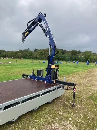 Hulco Medax Tridem met Amco Veba laadkraan
