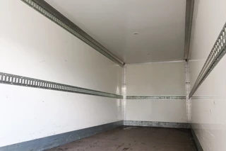 Veldhuizen P 47-3. Gesloten + Dhollandia 1.000 kg