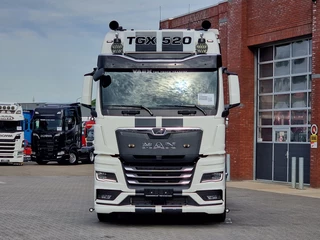 MAN TGX 18.520 4x2 - NEW - Show truck - Retarder - Night clima - Full air - Navi - PTO prep