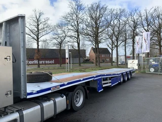 Aksoylu Semi dieplader autotransport tractor transport 4 maand levertijd met TuV VDI 2700 certificate