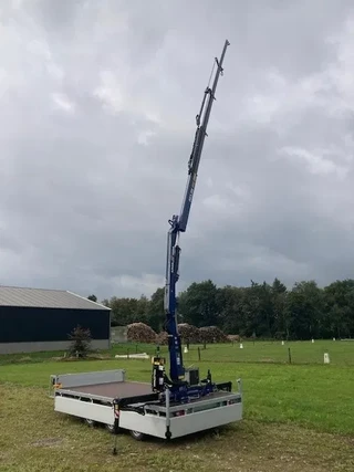 Hulco Medax Tridem met Amco Veba laadkraan
