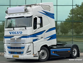 Volvo FH 13.500 GLOBETROTTER ONLY 312.000 KM DYNAMIC STEERING FULL AIR 2x TANKS SUPER CONDITION NL-TRUCK