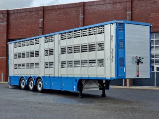Pezzaioli New 3 stock livestock trailer 95.4M2 - Water & Ventilation - Lifting floors - Lifting roof - Lift axle