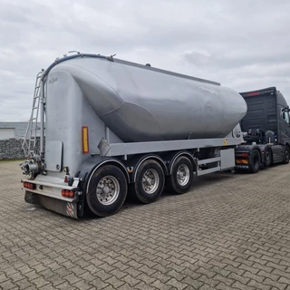 SPITZER 34000 Liter aluminium GMP veevoeder onderlosser met pomp
