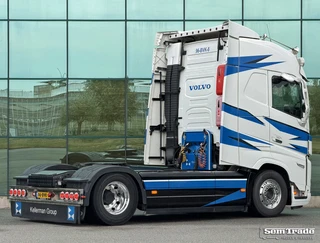 Volvo FH 13.500 GLOBETROTTER ONLY 312.000 KM DYNAMIC STEERING FULL AIR 2x TANKS SUPER CONDITION NL-TRUCK