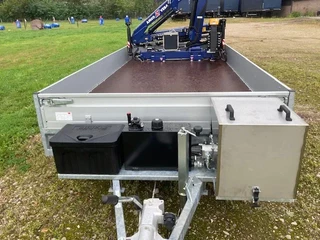 Hulco Medax Tridem met Amco Veba laadkraan