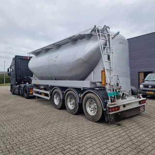 SPITZER 34000 Liter aluminium GMP veevoeder onderlosser met pomp