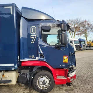 DAF LF210 / ENGINE RUNNING / ONLY:120371 KM / PLATFORM:1000 KG / LWDS / AIRCO / AUTOMATIC / EURO-6 / 2022