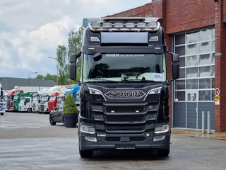 Scania R R650 V8 NGS Highline 6x4 - Manual gearbox with retarder - Full air - 2x tank