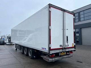 Schmitz Cargobull SCB*S3B / Frigo Trailer / Carrier Vector 1950 / Disc Brakes