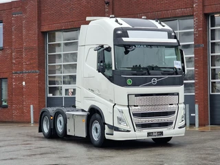 Volvo FH 13.460 Globetrotter XL 6x2 - Full spoiler - Facelift - Chassis cover