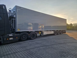 Kraker Kraker Kraker 92m3 10mm vloer met klapbumber en HD Spuit