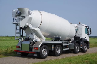 Mercedes-Benz Arocs 41,5-tons 8x2 WSG Liebherr mixer 12m3