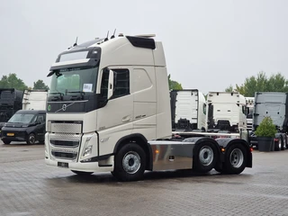 Volvo FH 13.460 Globetrotter XL 6x2 - Full spoiler - Facelift - Chassis cover