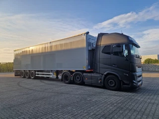 Kraker Kraker Kraker 92m3 10mm vloer met klapbumber en HD Spuit