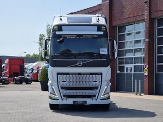 Volvo FH 13.500 Globetrotter XL 6x2 - Retarder - Full air - Leather - Camera
