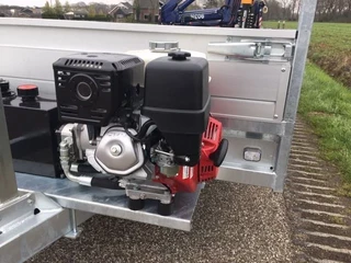 Hulco Medax 3.5 ton en Amco Veba 903 kraan