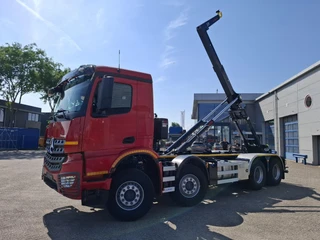 Mercedes-Benz Arocs 3242 / 8X4 / HIAB 25TON HOOKLIFT / !! 35539 KM!! / TOP CONDITION / BIG AXLE  / FRIDGE / SMART TACHO / AUTOMATIC / EURO-6 / 2024