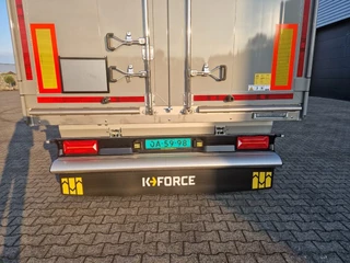 Kraker Kraker Kraker 92m3 10mm vloer met klapbumber en HD Spuit